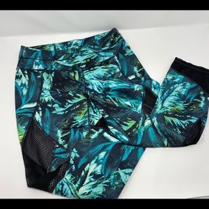 Athleta Womens Small Mid-Rise Mesh Capri Legging